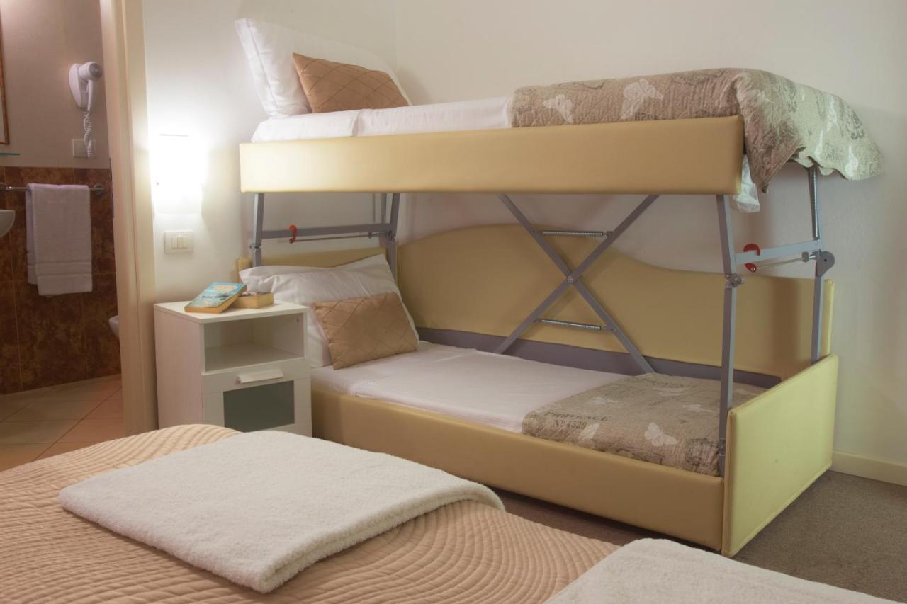 Quadruple Room,1416984666:JPEG